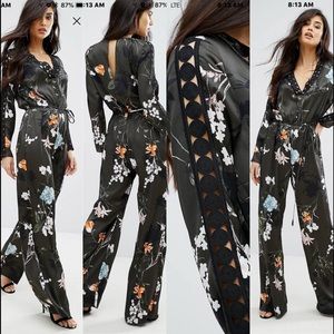 RIVER ISLAND PLUNGE NECK FLORAL JUMPSUIT - US 10
